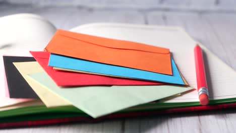 sobres y cuadernos