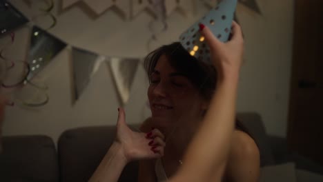 amigos celebrando un cumpleaños