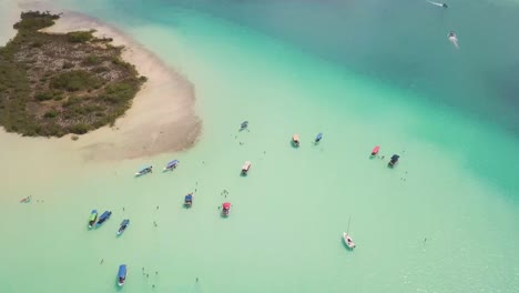 vista de drones del destino turístico exótico, laguna bay en méxico, américa central