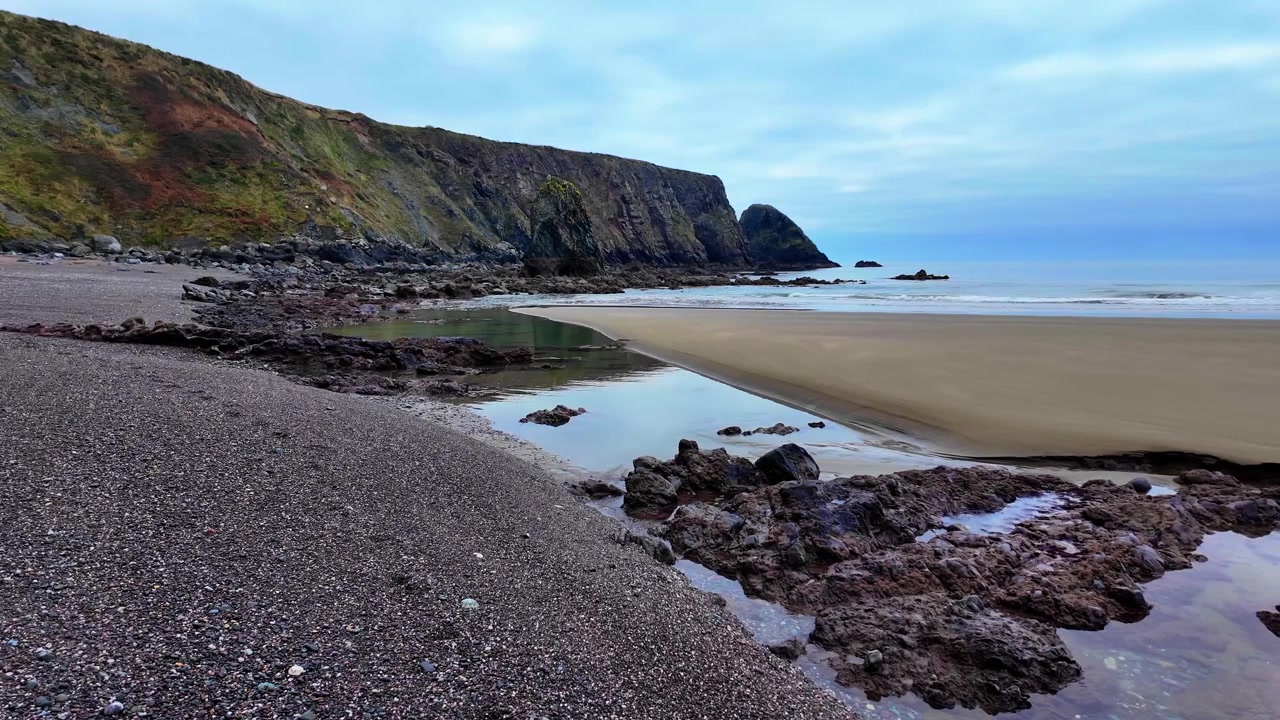 Irland, smuk, øde strand på den irske kyst om vinteren, Ballydwane, Waterford, Irland