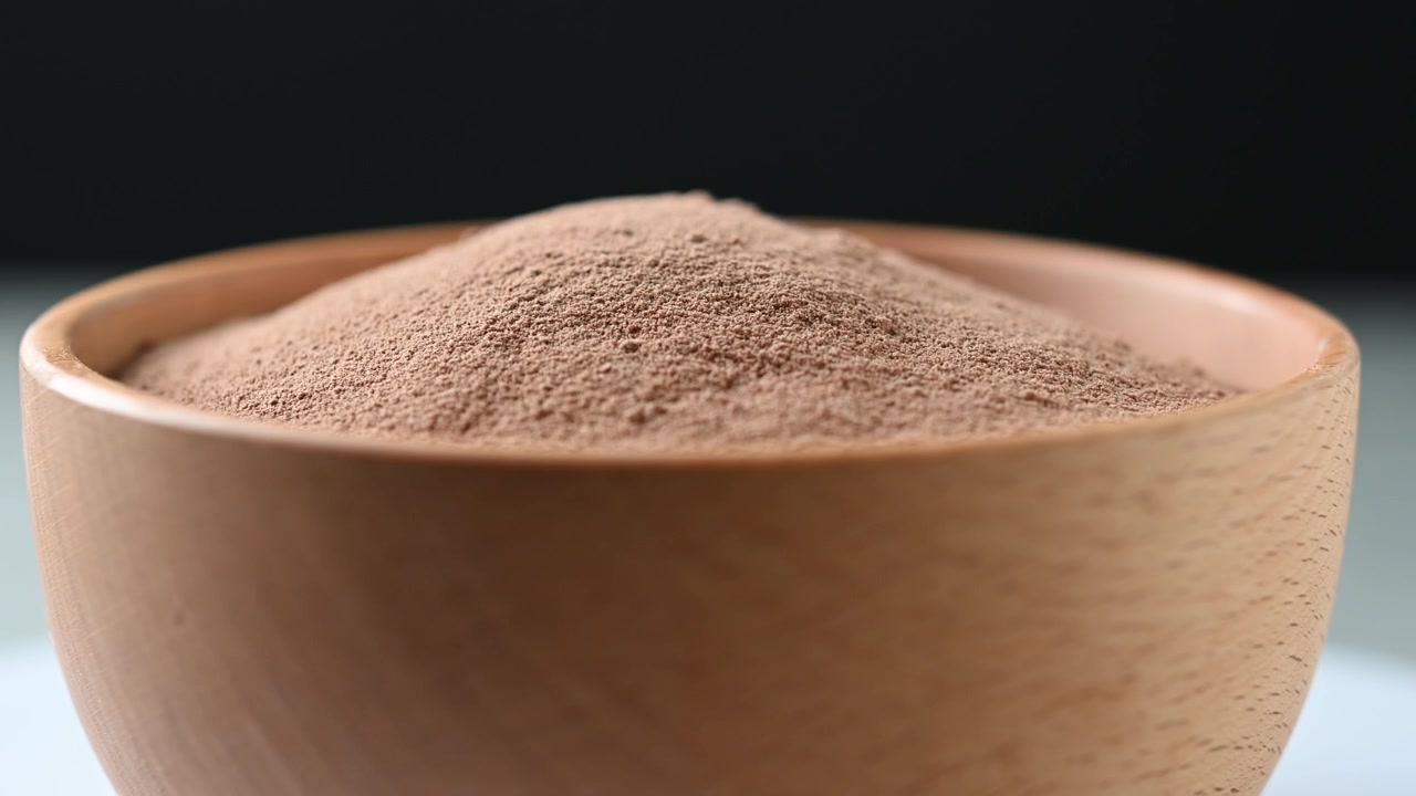 Ciotola rotante di cacao in polvere