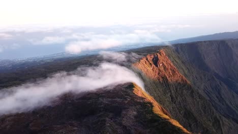 Maido-4k-Nubes-Imágenes-De-Drones,-Isla-Reunión