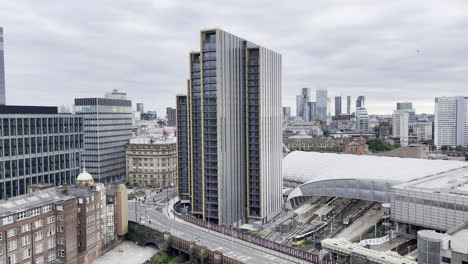 Blick-Auf-Die-Skyline-Des-Stadtzentrums-Von-Manchester-Vom-Wohnhaus-Aus