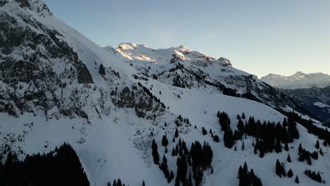 Fronalpstock-Schweiz-Glarus-Schweizer-Alpen-Flug-In-Richtung-Der-Sonnigen-Gipfel