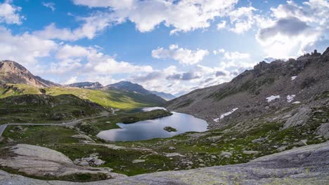 Timelapse-De-Nubes-En-Las-Montañas,-Ubicación-Colle-Del-Nivolet