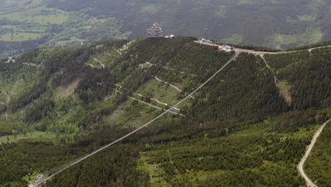 el puente colgante más largo del mundo que cruza el valle en chequia