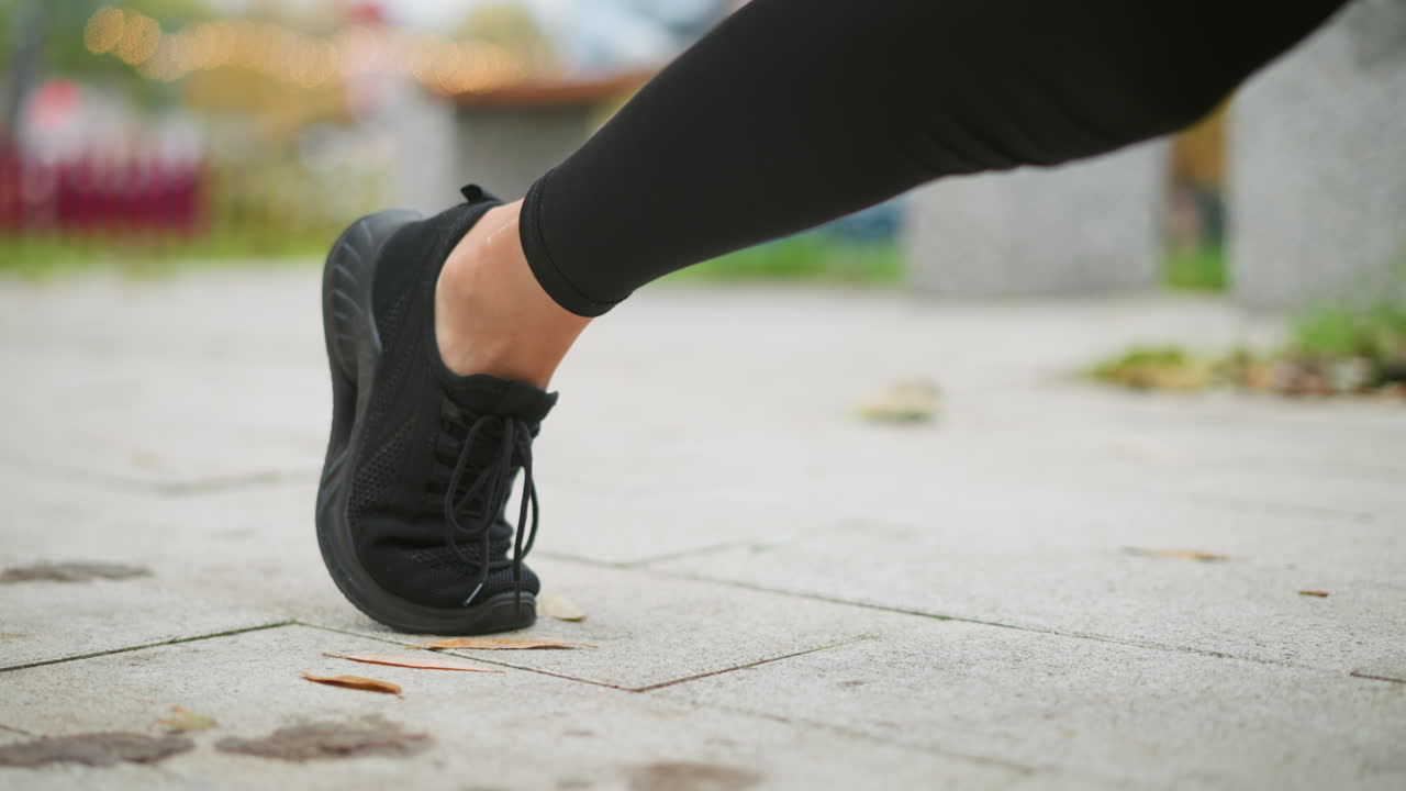 Close-up view of runner leg stretching back and bouncing forward, starting sprint, athletic movement, running action, energy, outdoor exercise, focused stride, fitness motivation, quick start