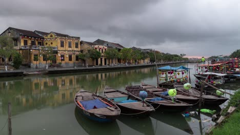 hoi an ancient town canal scene