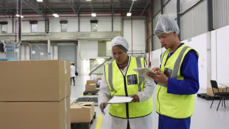 Warehouse-workers-discussing-together--