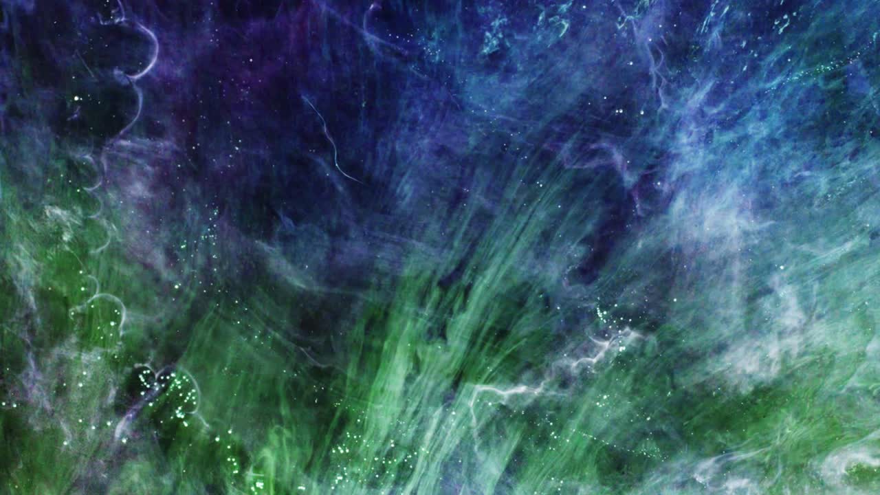 nuages de nébuleuse verte se déplaçant dans l'univers sombre