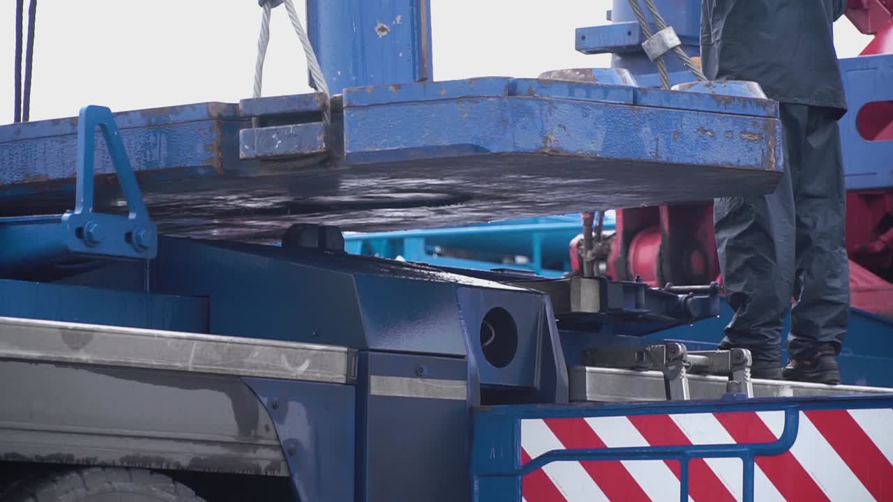 트럭에 장착된 크레인 운영