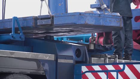 operación de grúas montadas en camiones