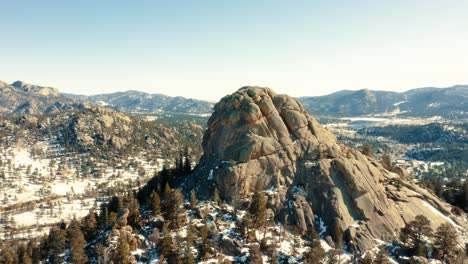 Toma-De-Drones-De-Montañas-Y-Colinas-Nevadas