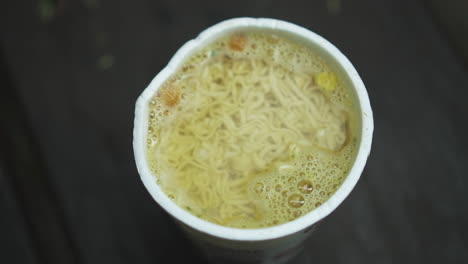 Top-view-of-instant-noodles-in-cup-with-boiling-water