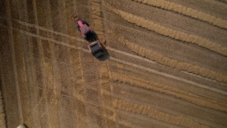 Von-Oben-Nach-Unten-Aufsteigende-Drohnenaufnahme-Der-Landwirtschaft