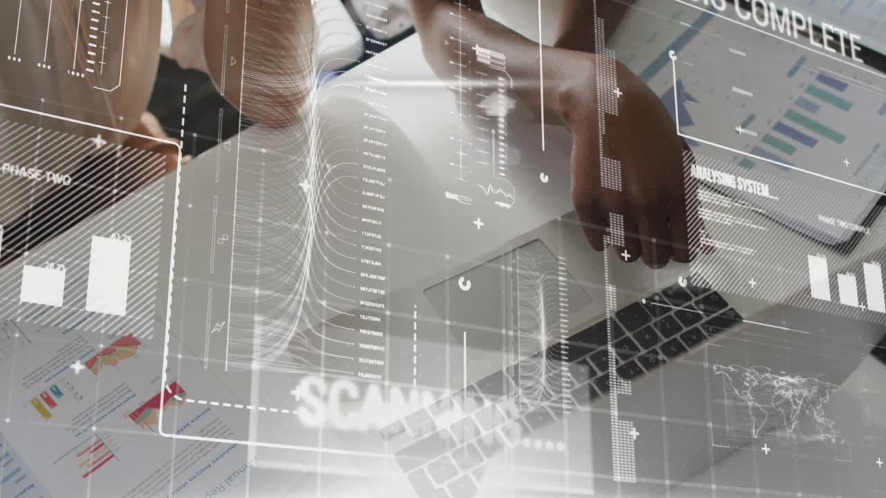 animación de procesamiento de datos y diagramas sobre diversas colegas femeninas discutiendo el trabajo