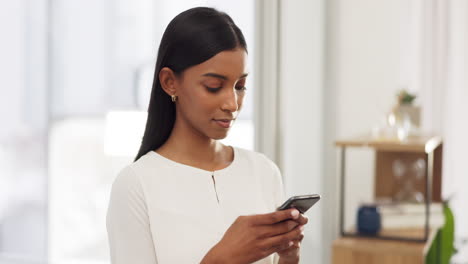 Woman-typing-on-social-media-with-phone