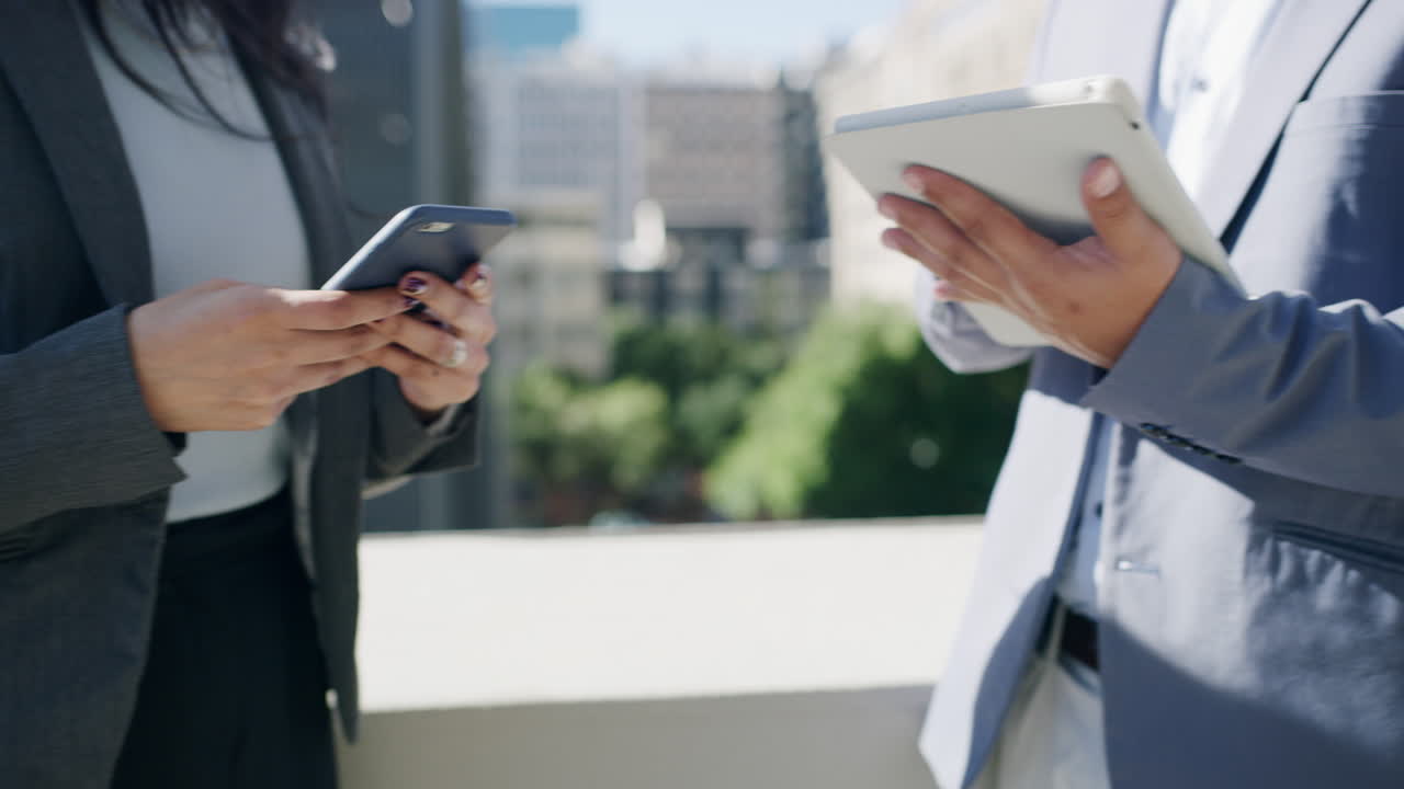 네트워크와 연결되어 있어야 합니다.