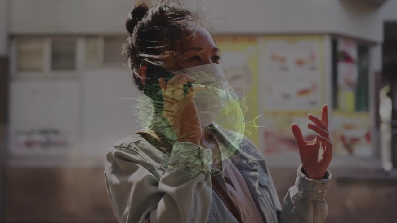 animación de células de covid-19 que se mueven sobre una mujer con máscara facial