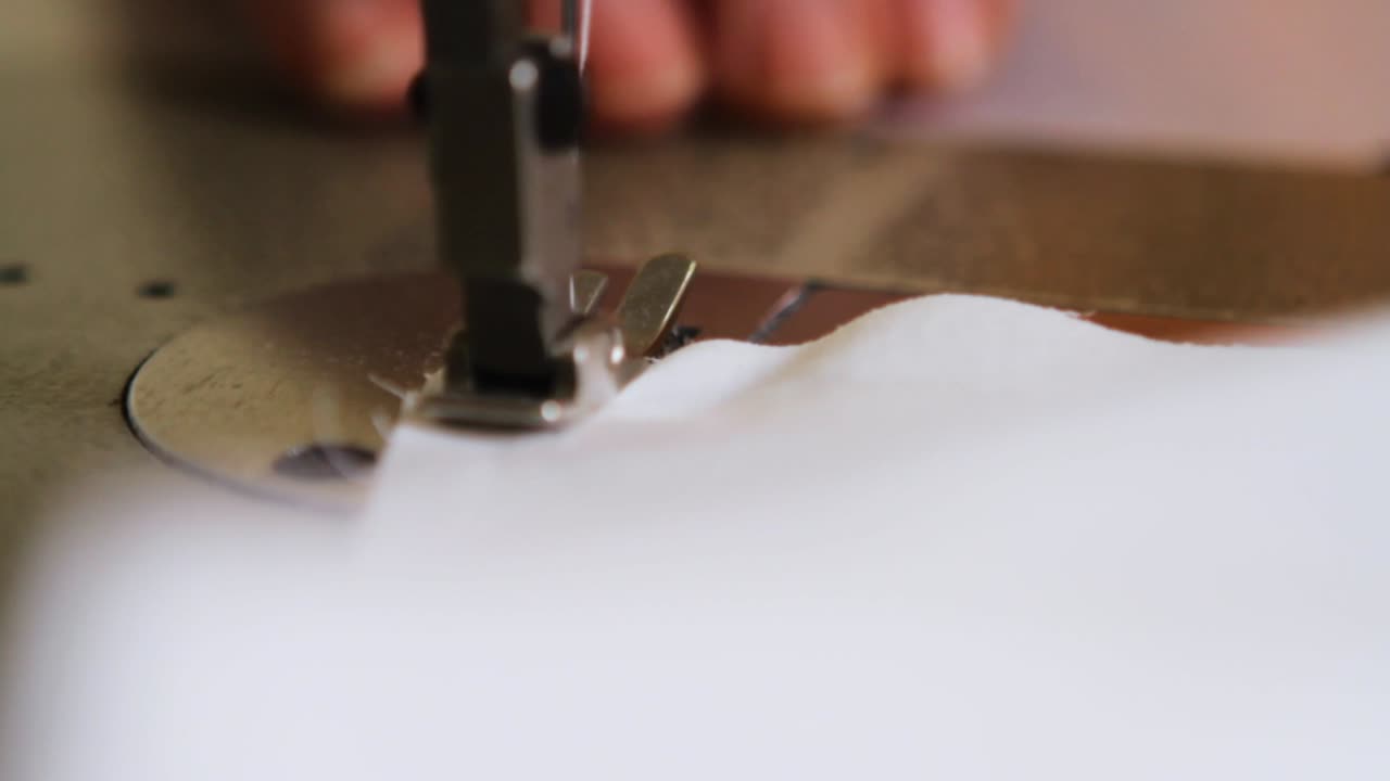 사용중인 재봉틀 클로즈업