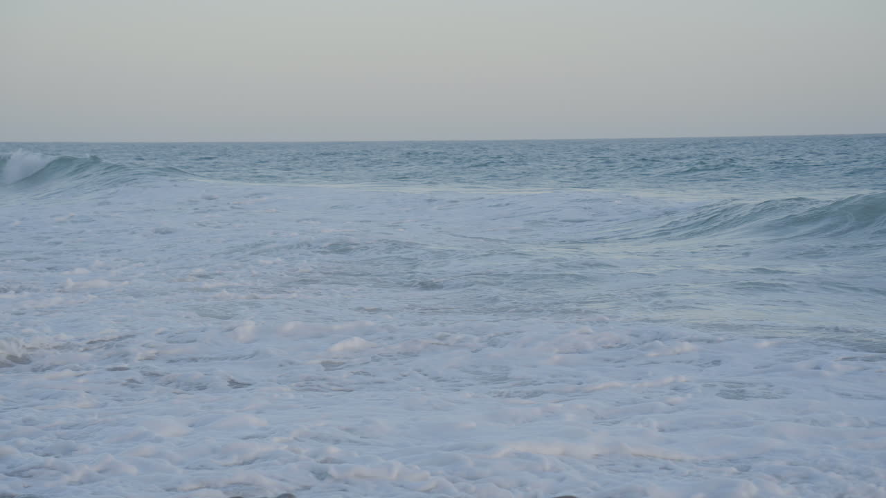 태평양에서 캘리포니아 남부에 위치한 해안까지 패닝 샷