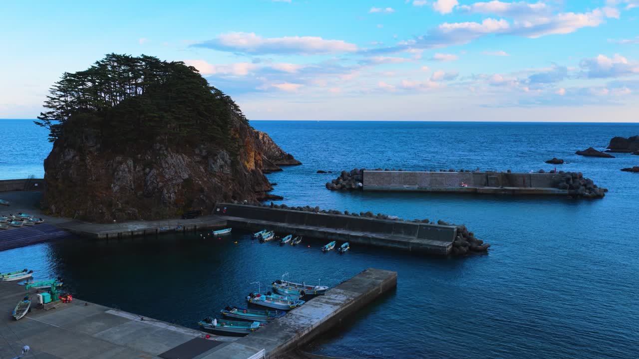 Bờ biển Tohoku Nhật Bản tại Làng chài Tanohata, phía Bắc tỉnh Iwate