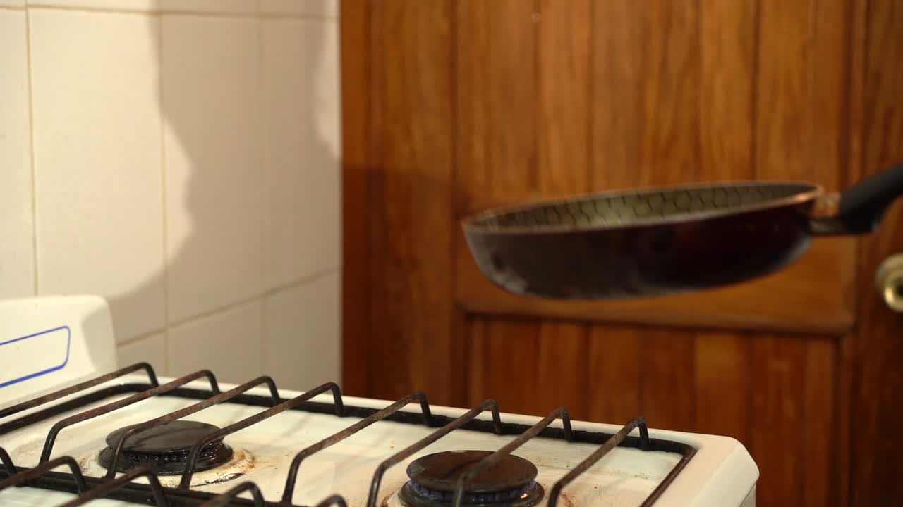 오믈렛 계란 슬로우 모션 플립 프라이팬