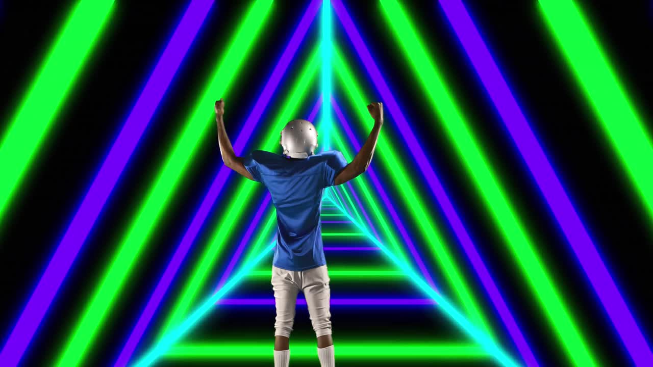 animación de un jugador de fútbol americano afroamericano levantando las manos sobre formas