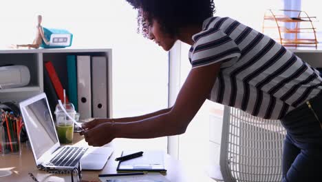 Female-executive-working-at-her-desk-4k