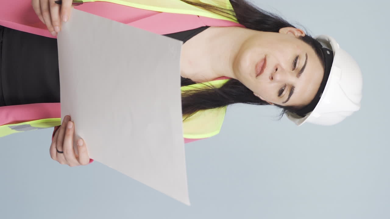 Vertical video of Engineer who doesn't like the project.