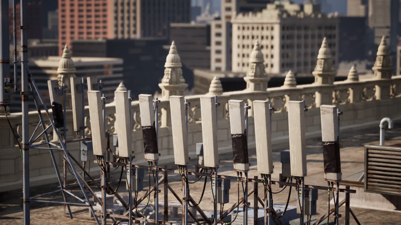 городской пейзаж с антеннами на крыше