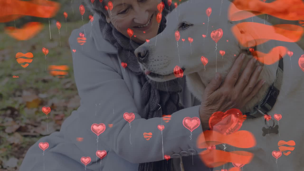 animación de iconos de corazón flotando y perro mascota con una mujer caucásica mayor