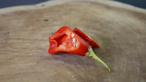 rotación del interior de un pimiento sombrerero loco, capsicum baccatum