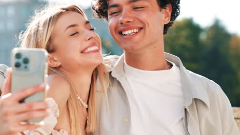 couple taking a selfie in the city