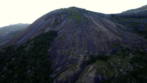 Wunderschöne-Drohnenaufnahme-Von-Bergen-Und-Der-Natur-In-Eswatini-Oder-Swasiland-In-Afrika