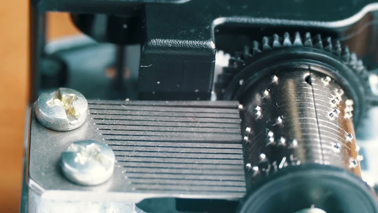 음악 상자 메커니즘이 회전합니다.