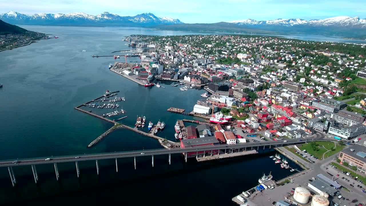 puente de la ciudad de tromsø, noruega imágenes aéreas