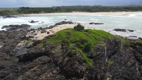 Afloramientos-Rocosos-En-La-Playa-Sawtell