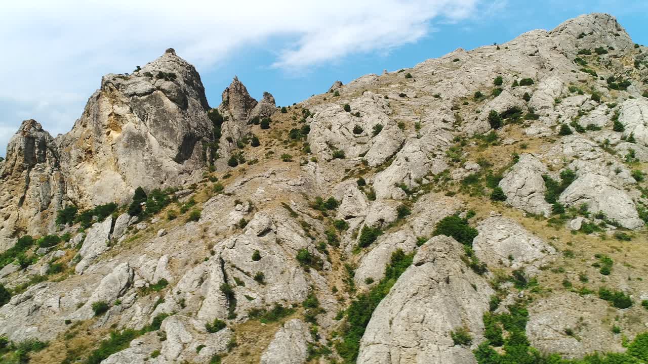 paisaje de montaña rocosa