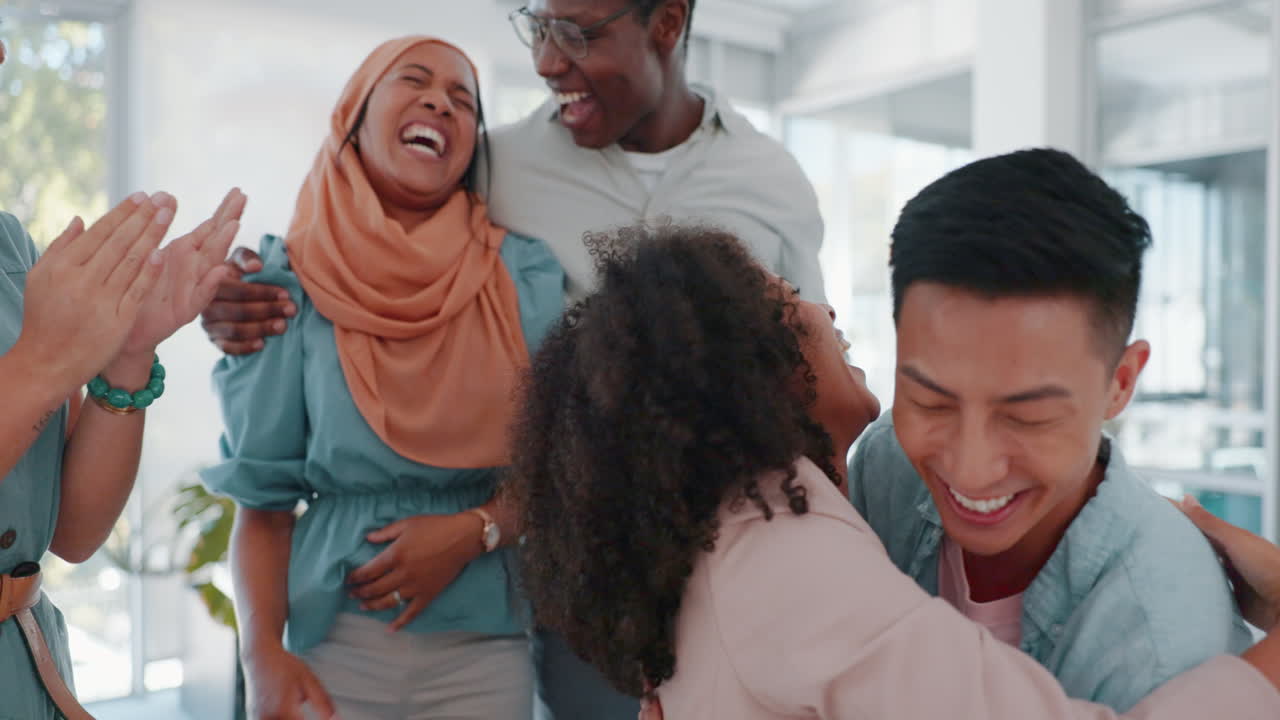 gente de negocios abrazo, éxito