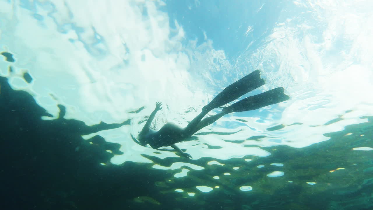 바다에서 긴장을 풀 수 있는 하루