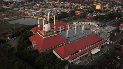 Circling-drone-shot-of-the-great-Mosque-of-Central-Java-in-the-afternoon