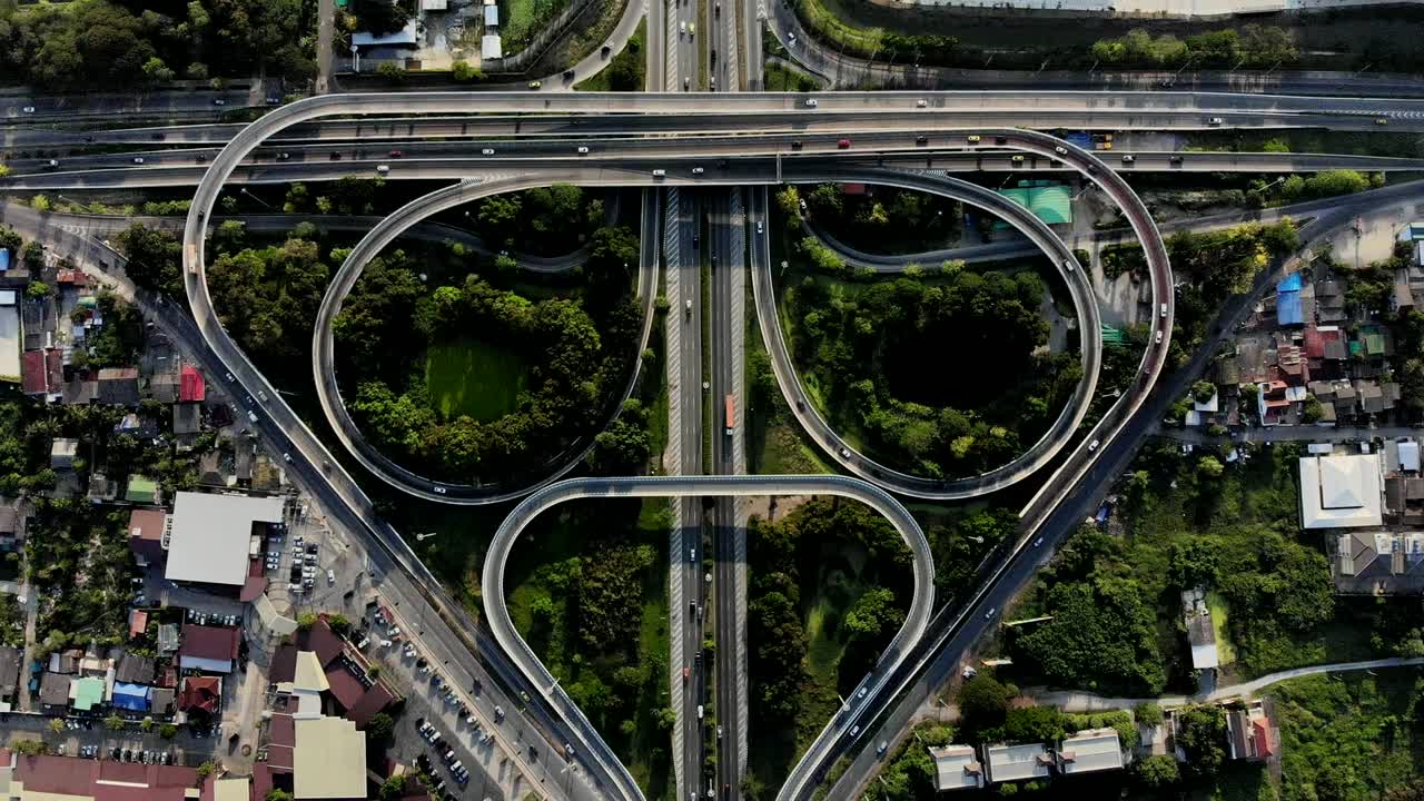 고속도로 위쪽 전망, 도로 교통 중요한 인프라