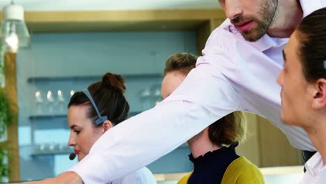 Customer-service-executives-working-at-desk