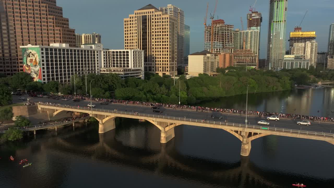 Abril de 2024 - Vista aérea 4K do centro de Austin, Texas, EUA
