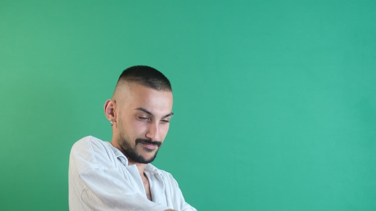 fondo verde de un hombre bailando