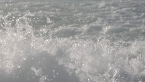 ocean waves splashing