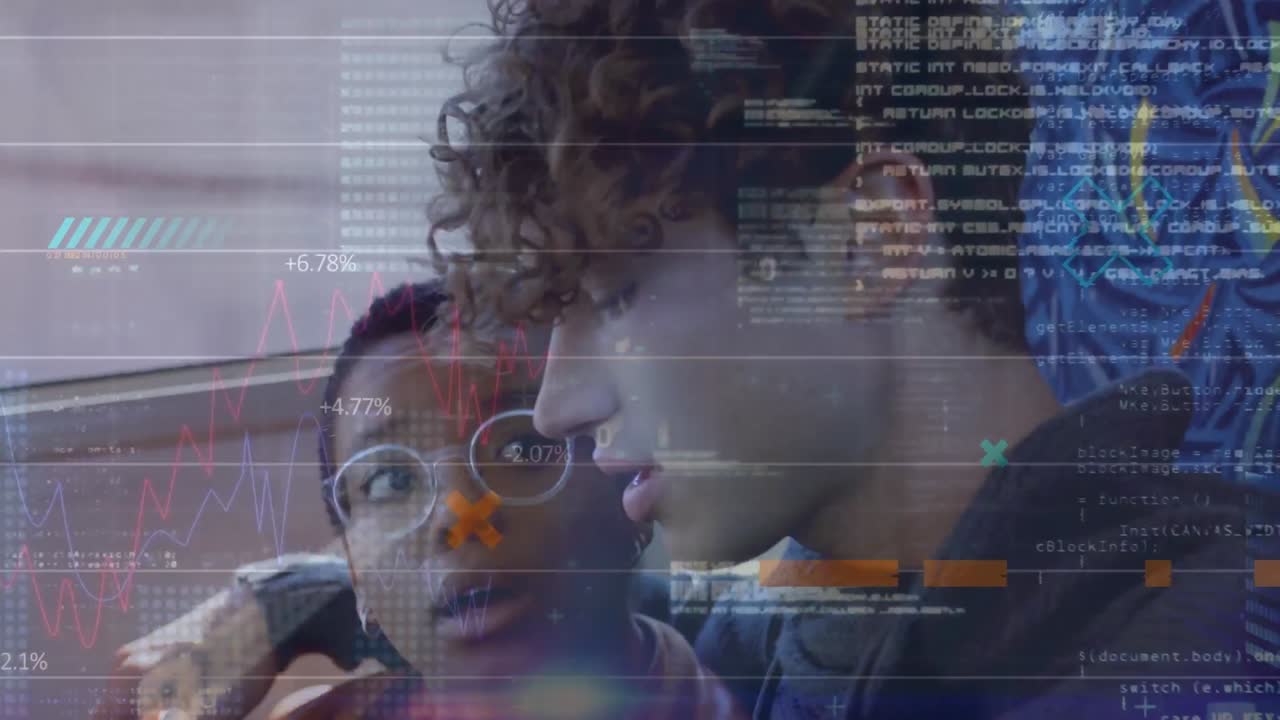 animación del procesamiento de datos sobre diversos amigos hablando