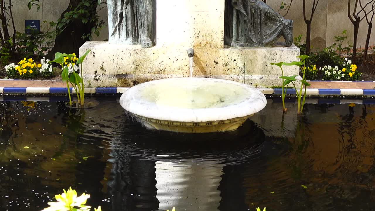 La fontana nel cortile della casa-museo di Sorolla. La casa è stata costruita tra il 1909 e il 1910