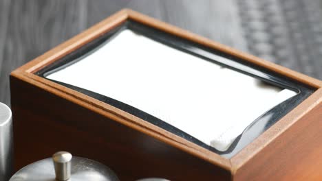 dispensador de servilletas de restaurante y uso
